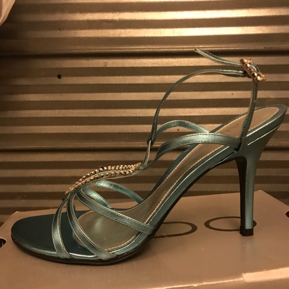 Women’s shoes - Picture 1 of 2